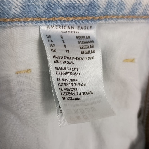 American Eagle High Rise Mom Jeans in Light Blue Wash Size 8 - Picture 7 of 8